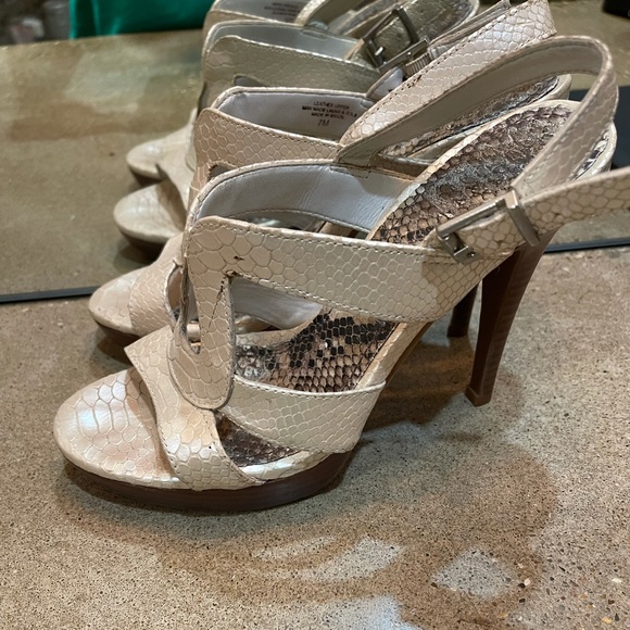Snakeskin heels - Picture 2 of 3